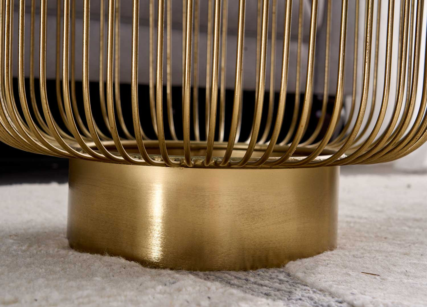 Table d'appoint design verre noir et doré