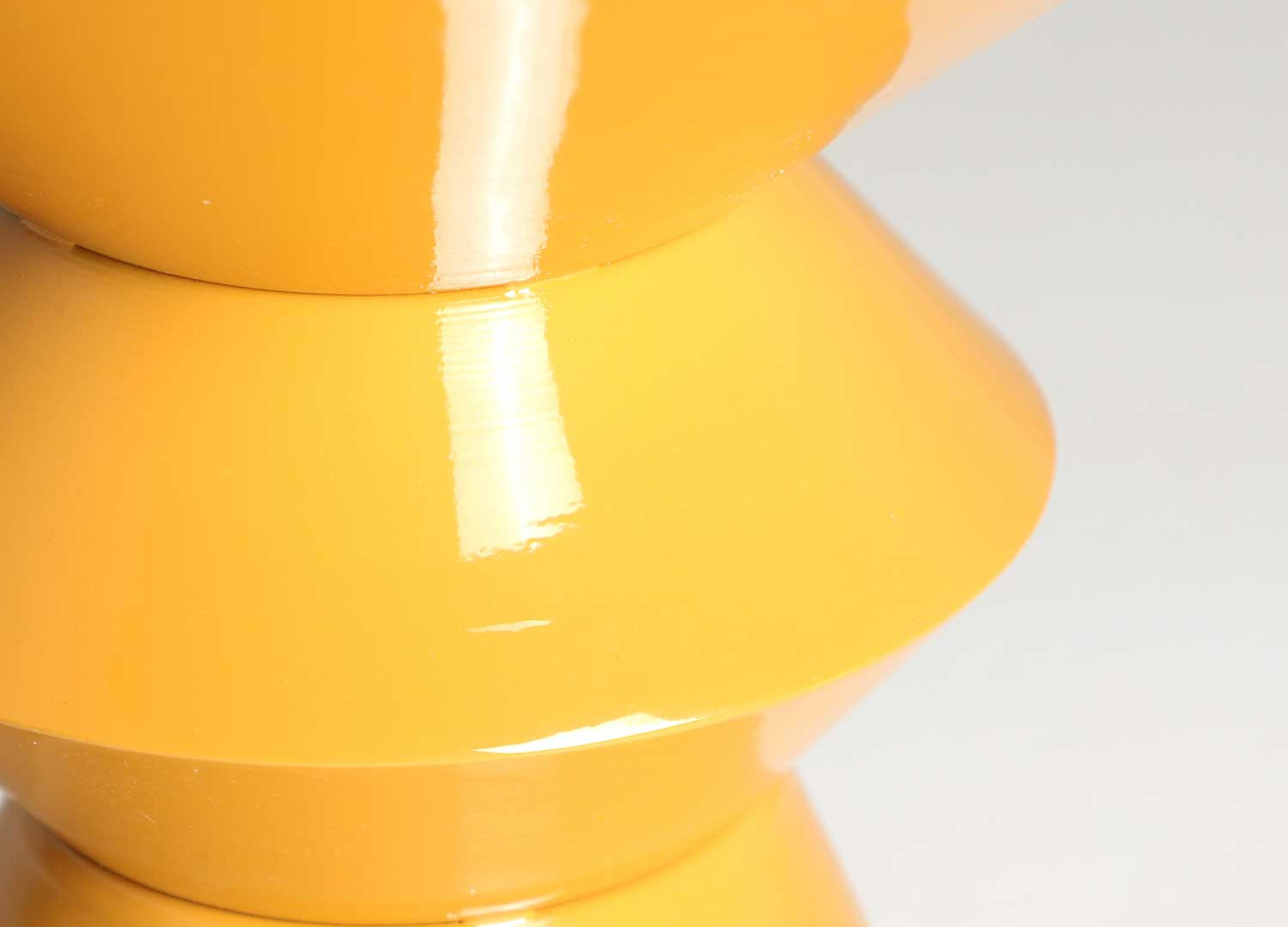 Table d'appoint en métal jaune orangé Freja