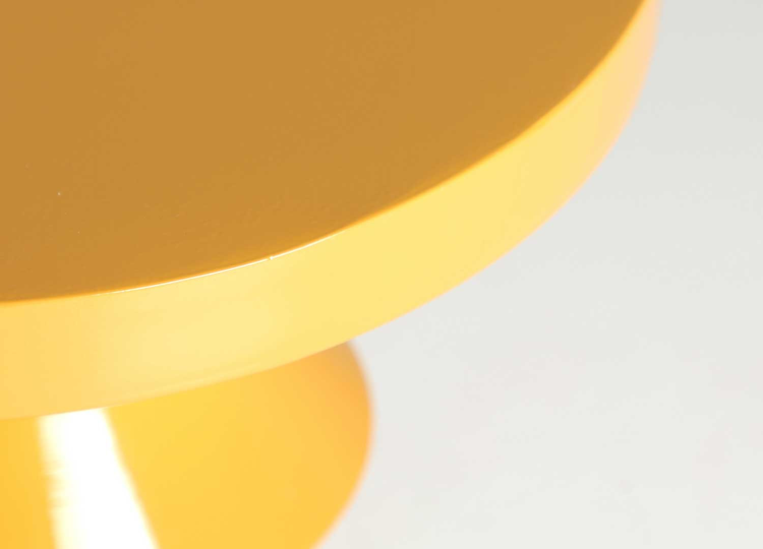 Table d'appoint en métal jaune orangé Freja