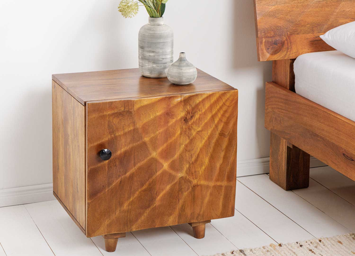 Table de chevet 1 porte bois massif