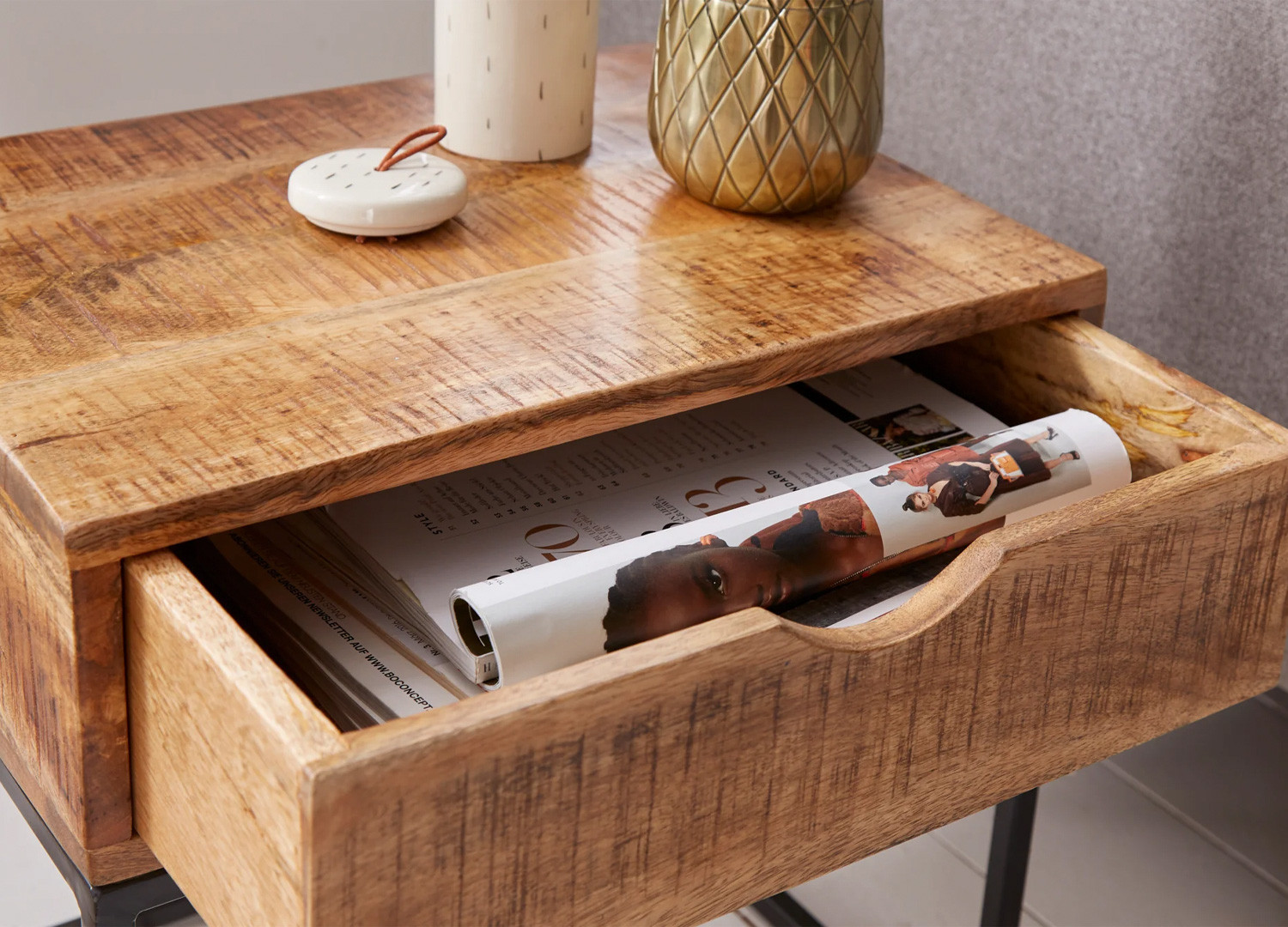 Table de chevet en manguier et métal Nest