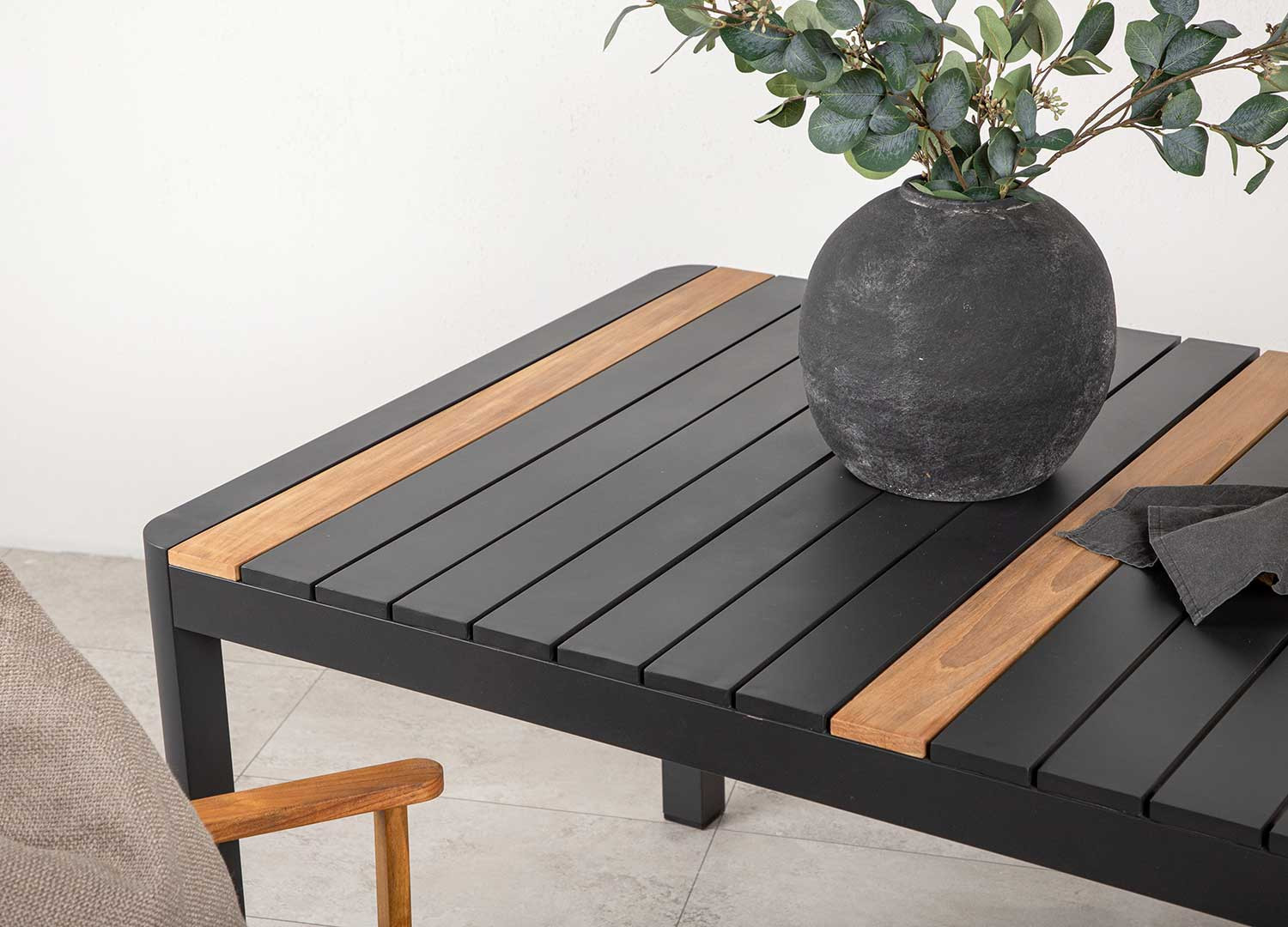 Table de jardin 150 cm teck et aluminium noir