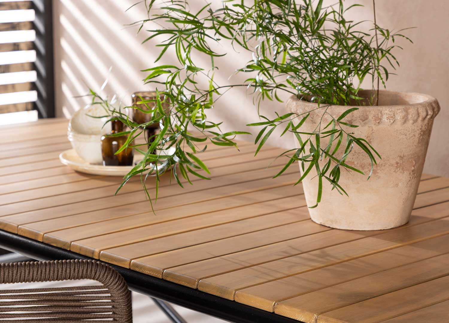 Table de jardin 8 personnes bois d'acacia et acier noir