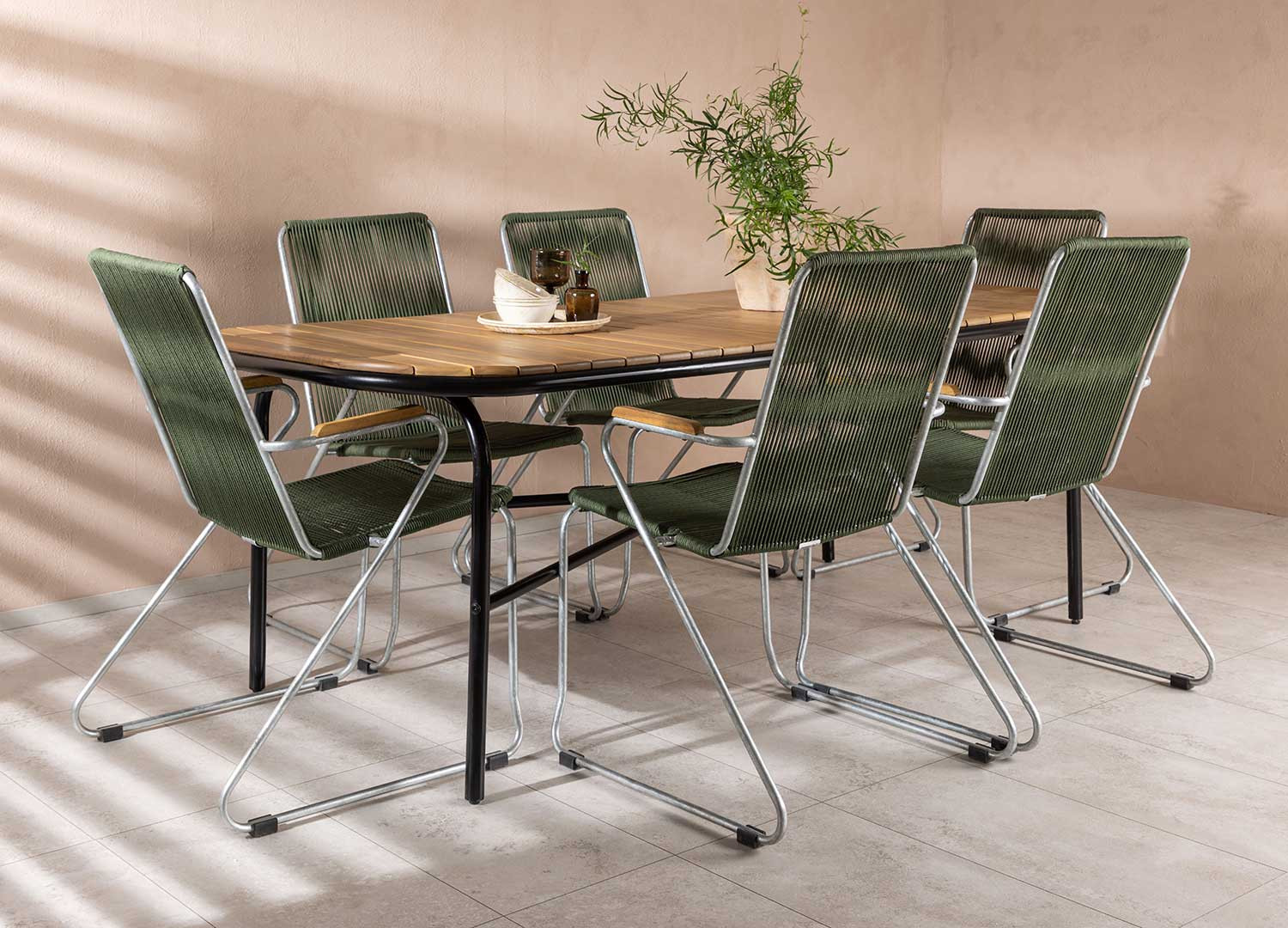 Table de jardin 8 personnes bois d'acacia et acier noir