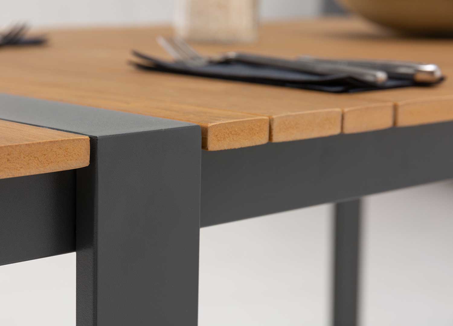 Table de jardin en aluminium et composite 123 cm