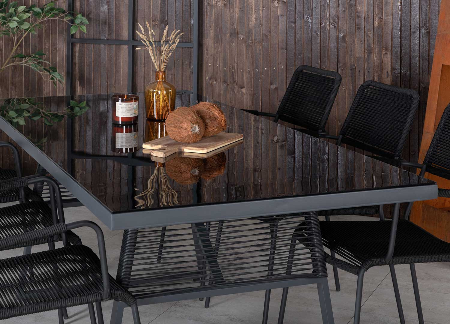 Table de jardin noire en verre et aluminium