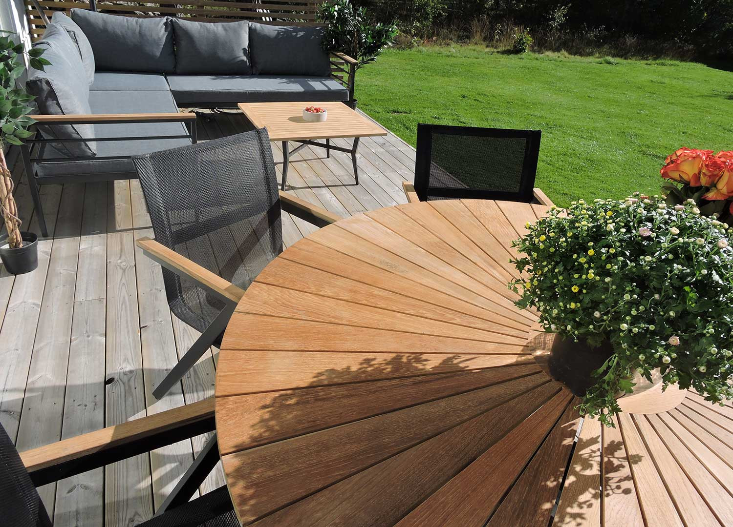 Table de jardin ronde 140 cm bois de teck et aluminium noir
