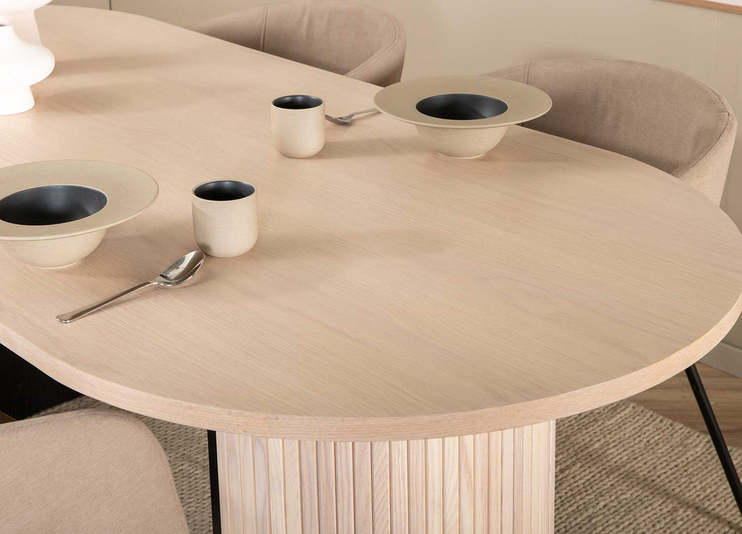 Table de repas ovale chêne blanchi et noir 2m