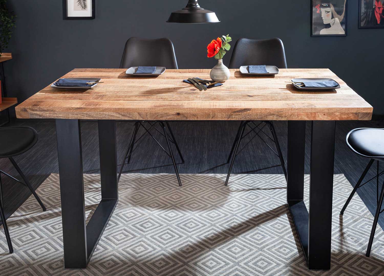 Table de salle à manger bois de manguier et pieds métal