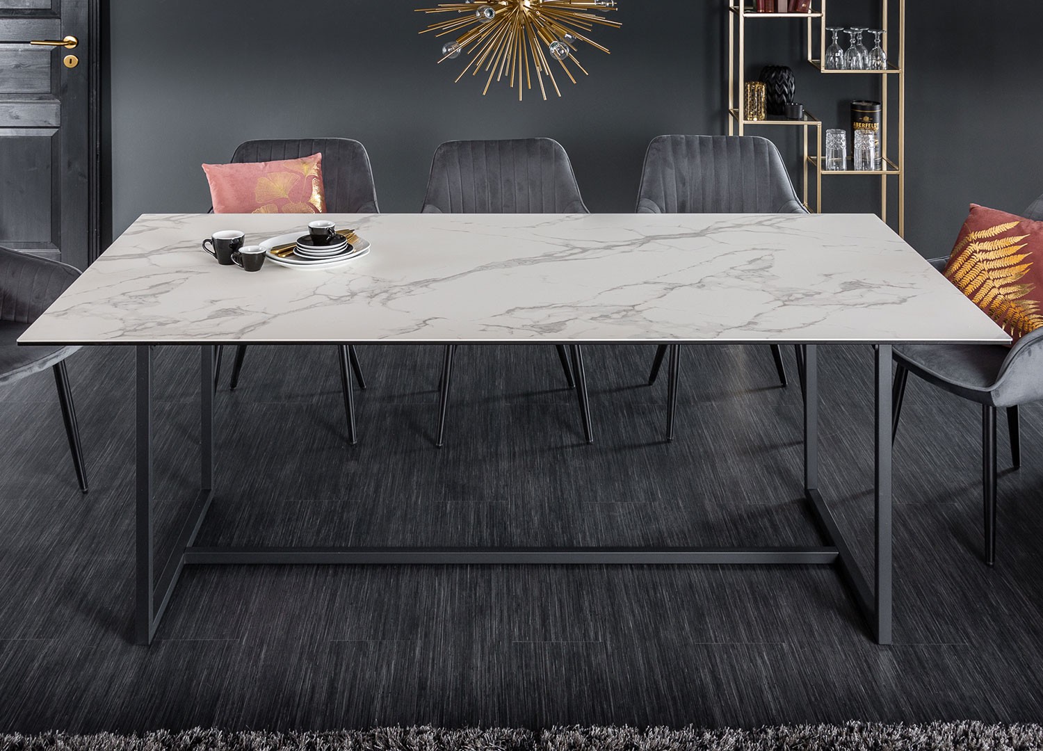 Table de salle à manger céramique blanc aspect marbre et piétement métal