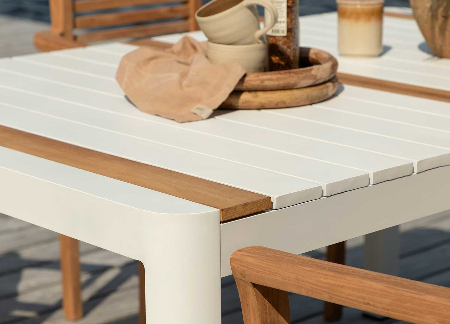 Table d'extérieur 150 cm teck et aluminium blanc