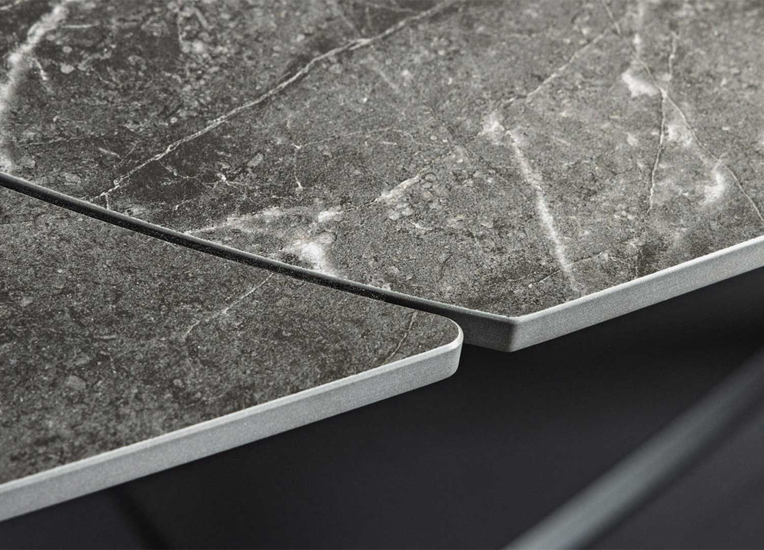 Table extensible céramique aspect marbre anthracite 130-190 cm Avarea