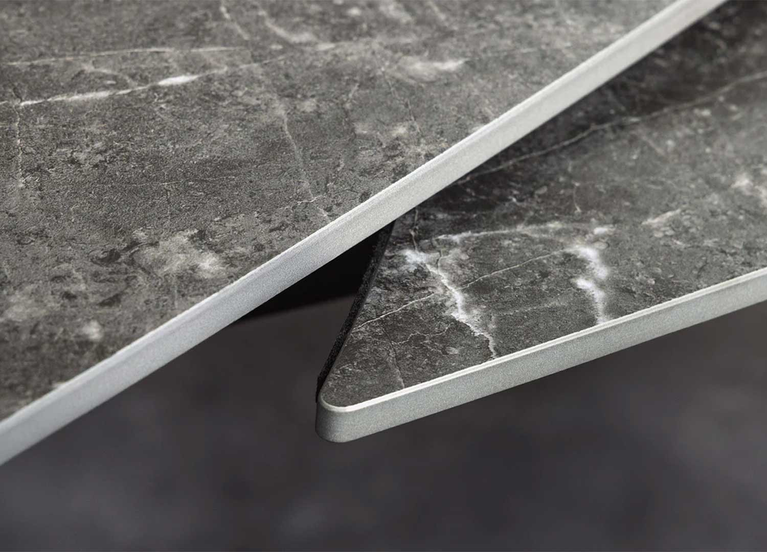Table extensible céramique aspect marbre anthracite 130-190 cm Avarea