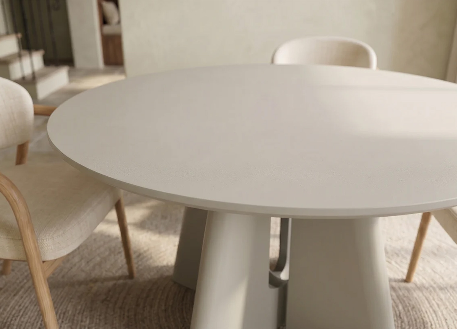 Détail du revêtement gris ciment résistant du plateau de la table Ovélis