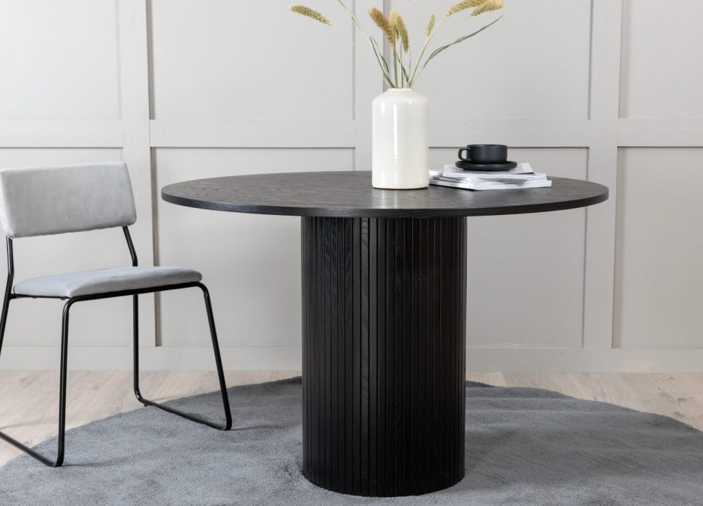 Table à manger ronde Bianca noir mise en scène dans une salle à manger