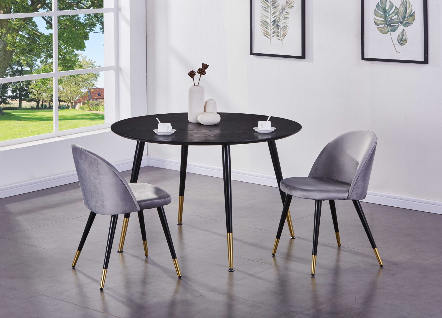 Table à manger ronde Dipp noir mise en scène dans une salle à manger