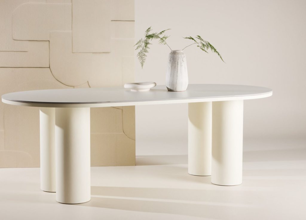 Table à manger rectangulaire Havstenssund blanc mise en scène dans une salle à manger