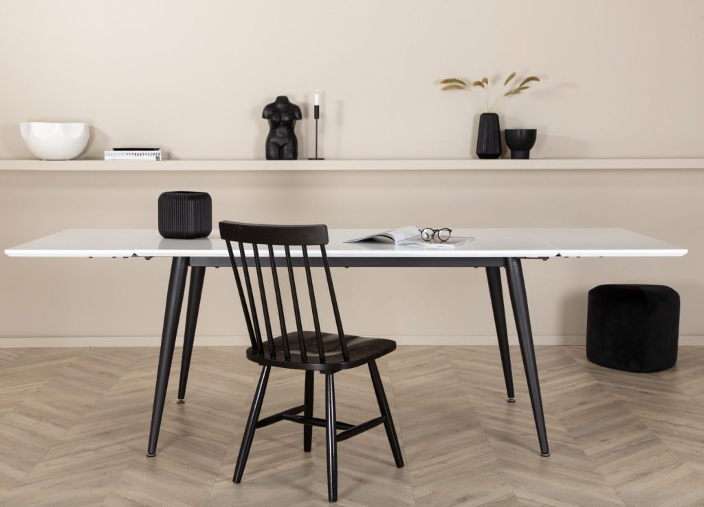 Table à manger rectangulaire Jimmy blanc mise en scène dans une salle à manger