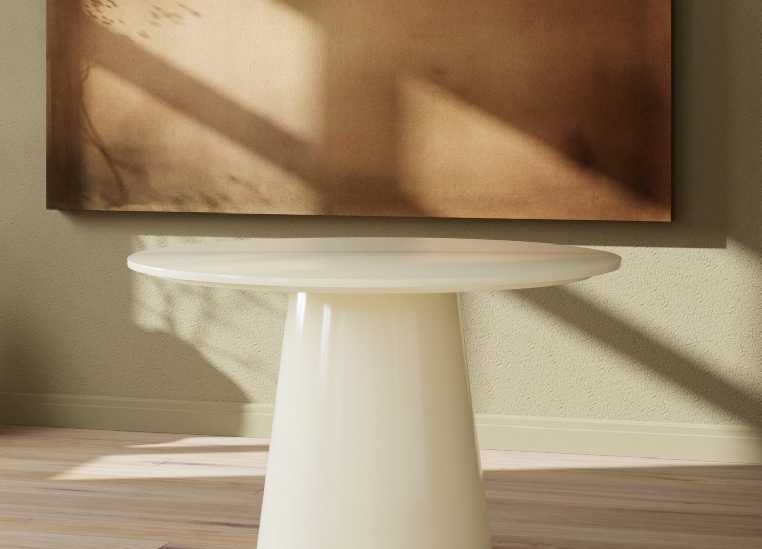 Table à manger ronde Lanzo beige mise en scène dans une salle à manger