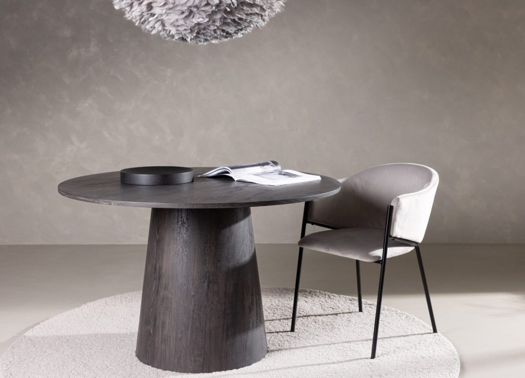 Table à manger ronde Lanzo moka mise en scène dans une salle à manger