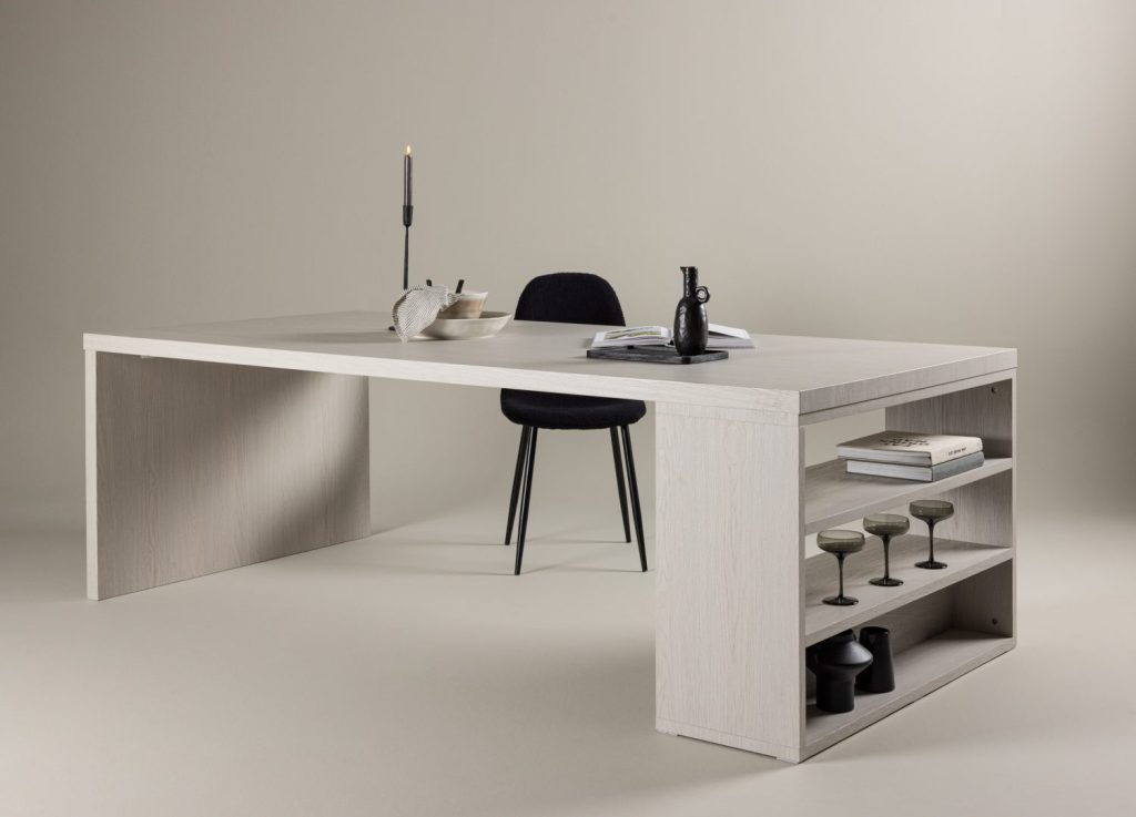 Table à manger rectangulaire Mika blanchi mise en scène dans une salle à manger
