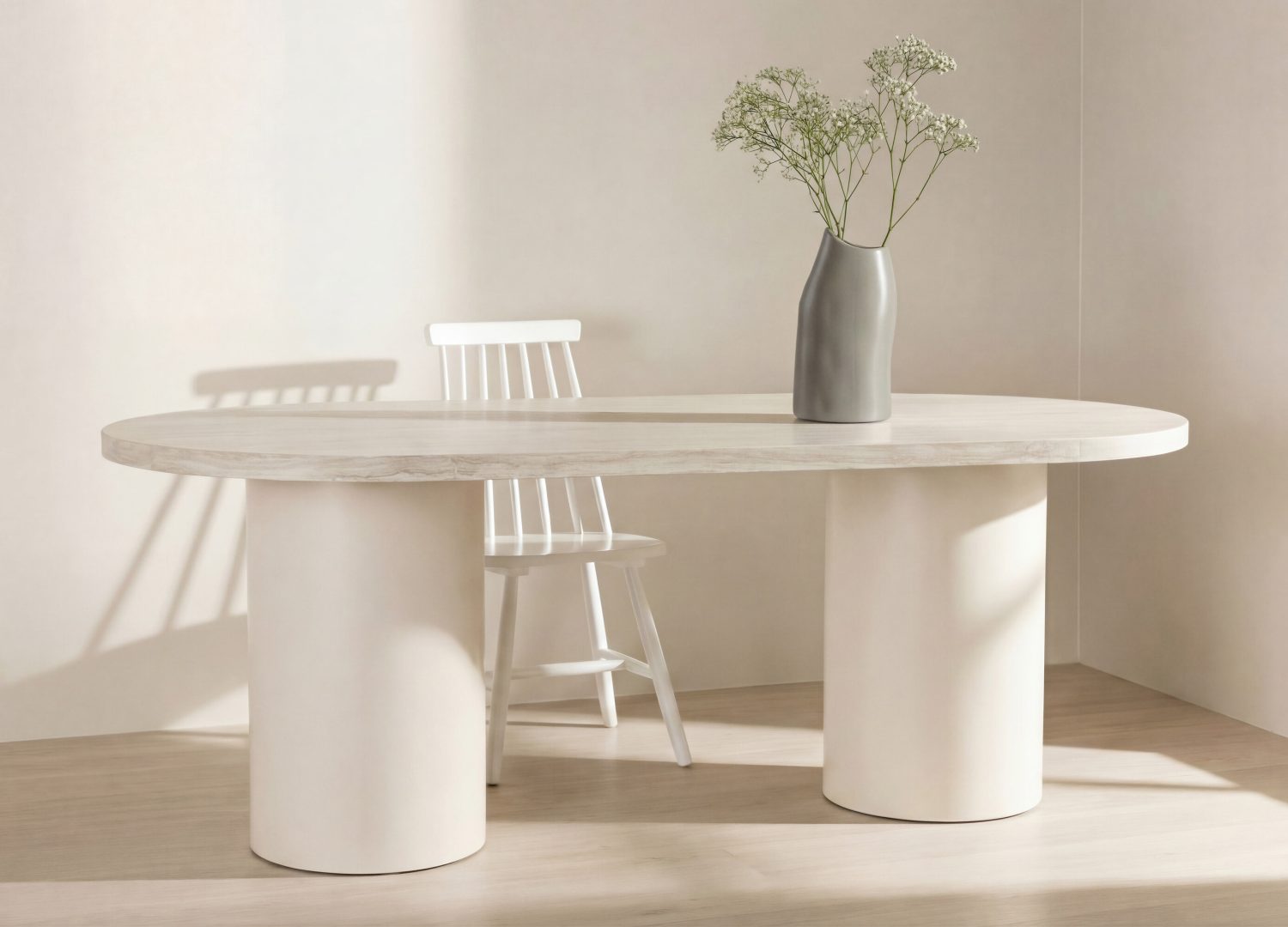Table à manger ovale Narvik beige mise en scène dans une salle à manger