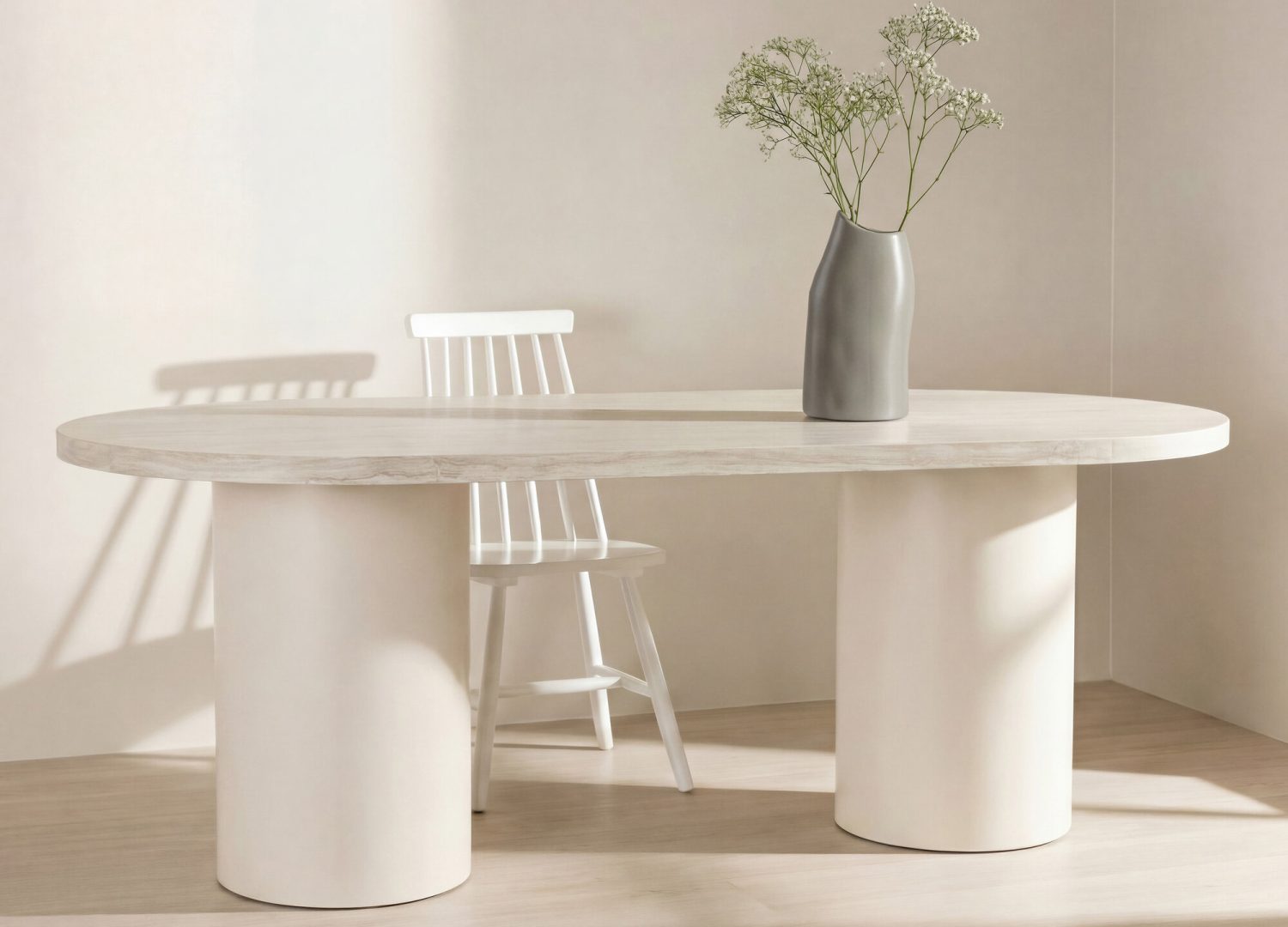 Table à manger ovale Narvik beige mise en scène dans une salle à manger