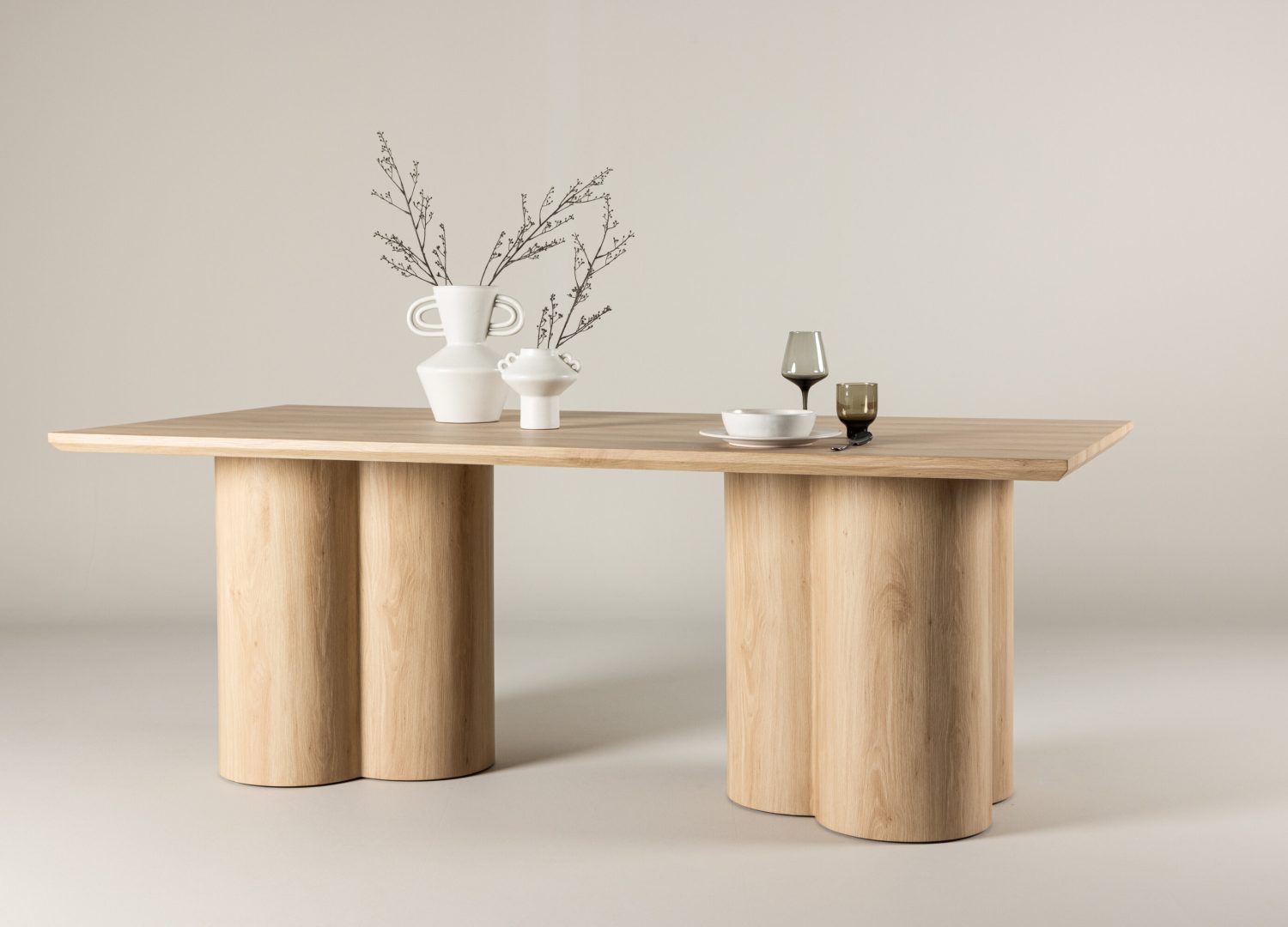 Table à manger rectangulaire Olivia naturel mise en scène dans une salle à manger