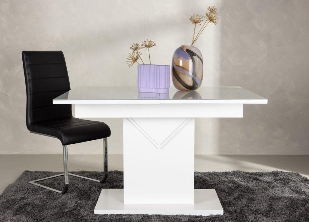 Table à manger rectangulaire Pluto blanc mise en scène dans une salle à manger