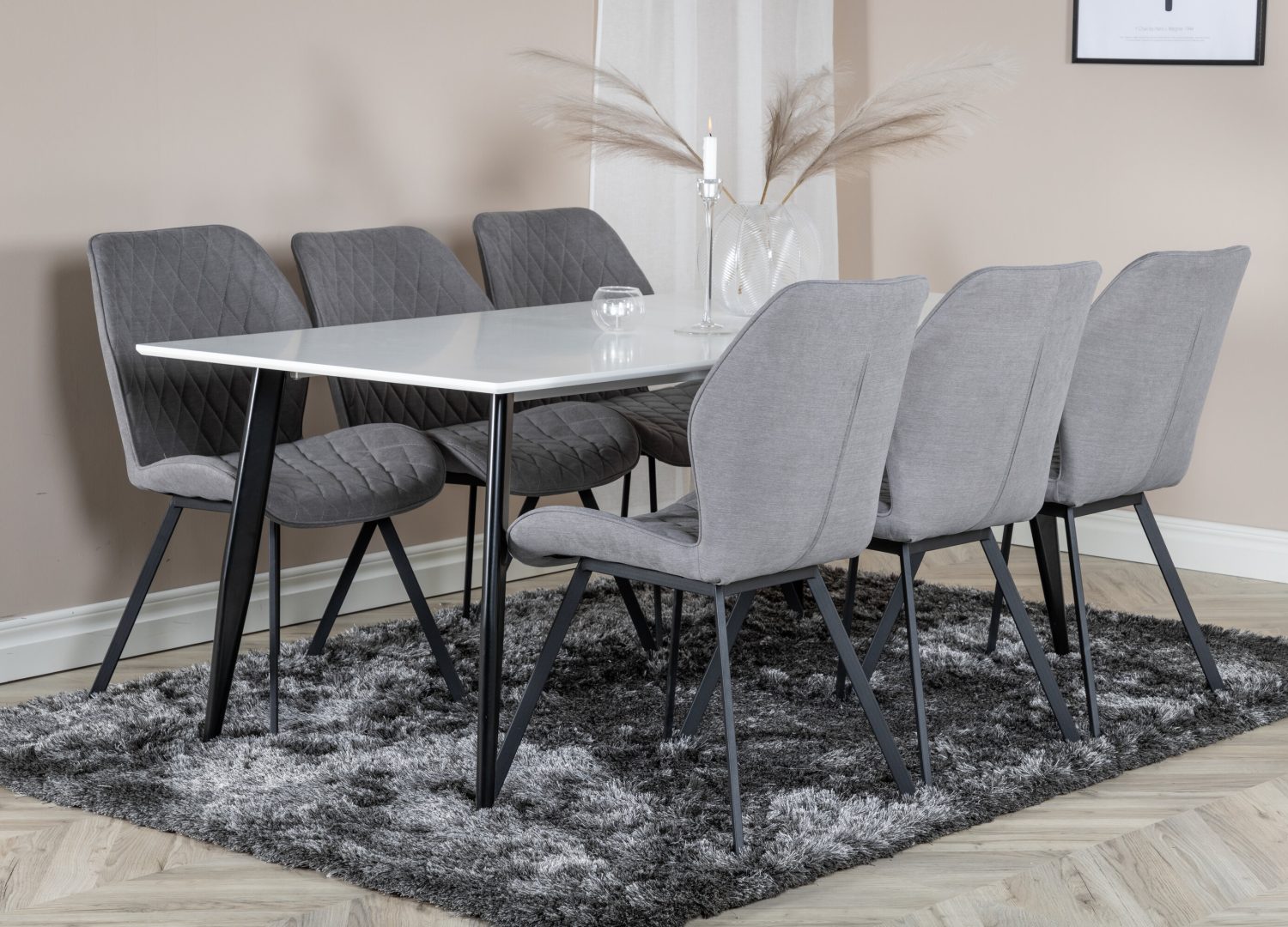 Table à manger rectangulaire Polar blanc mise en scène dans une salle à manger