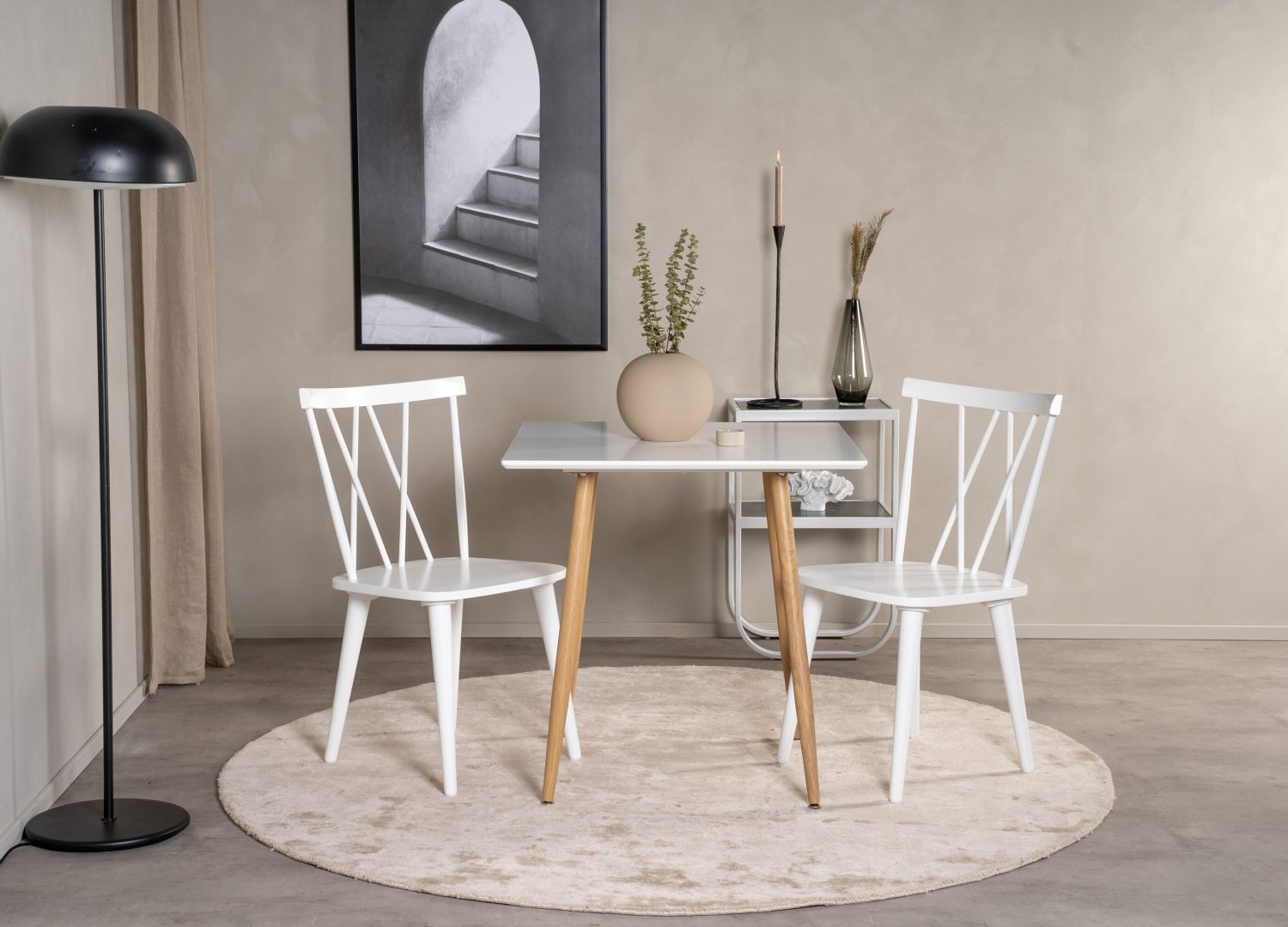 Table à manger rectangulaire Polar blanc mise en scène dans une salle à manger