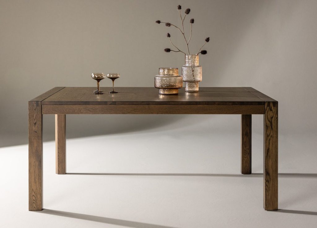 Table à manger rectangulaire Slider naturel mise en scène dans une salle à manger