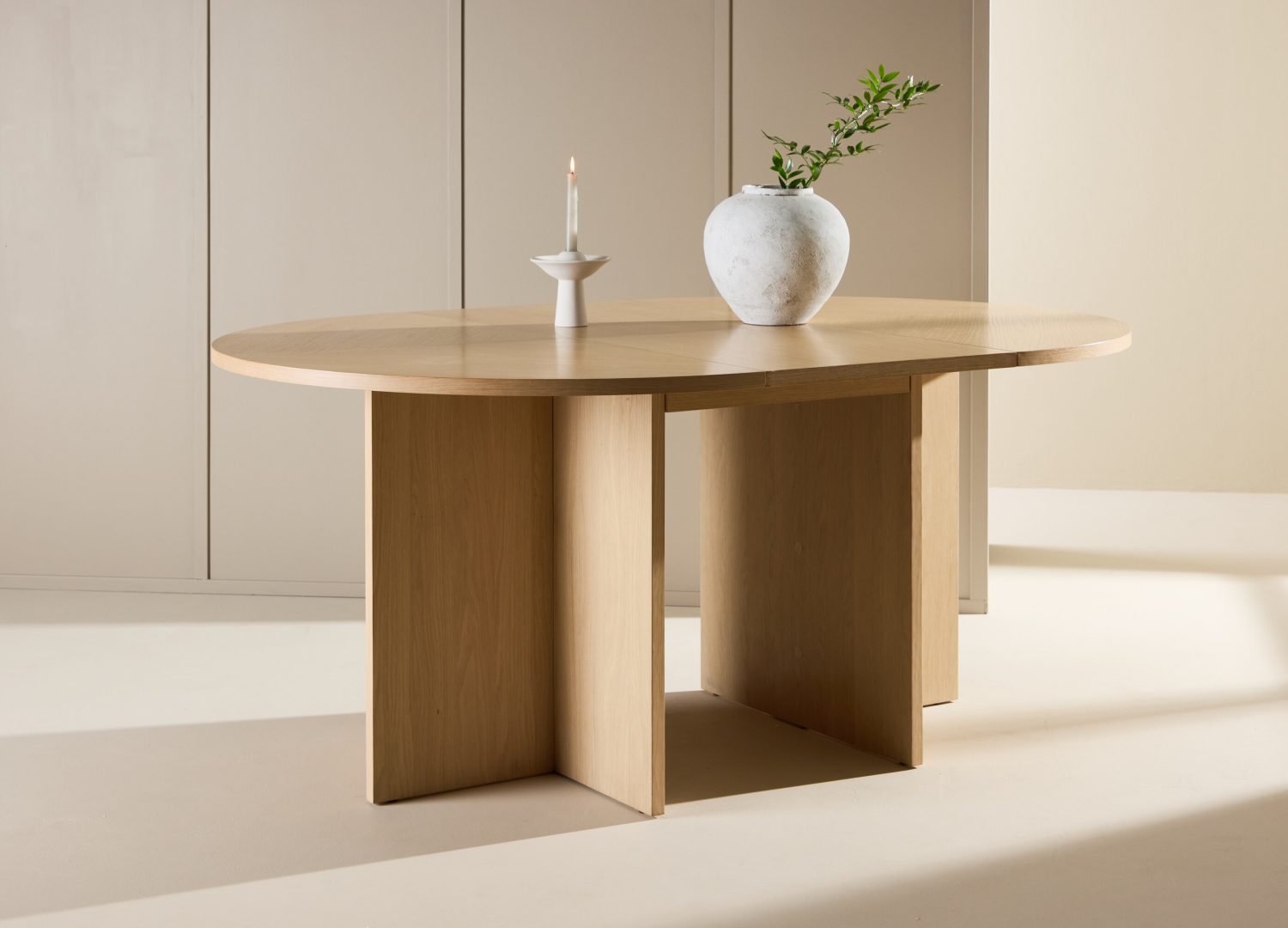 Table à manger rectangulaire Strada blanchi mise en scène dans une salle à manger