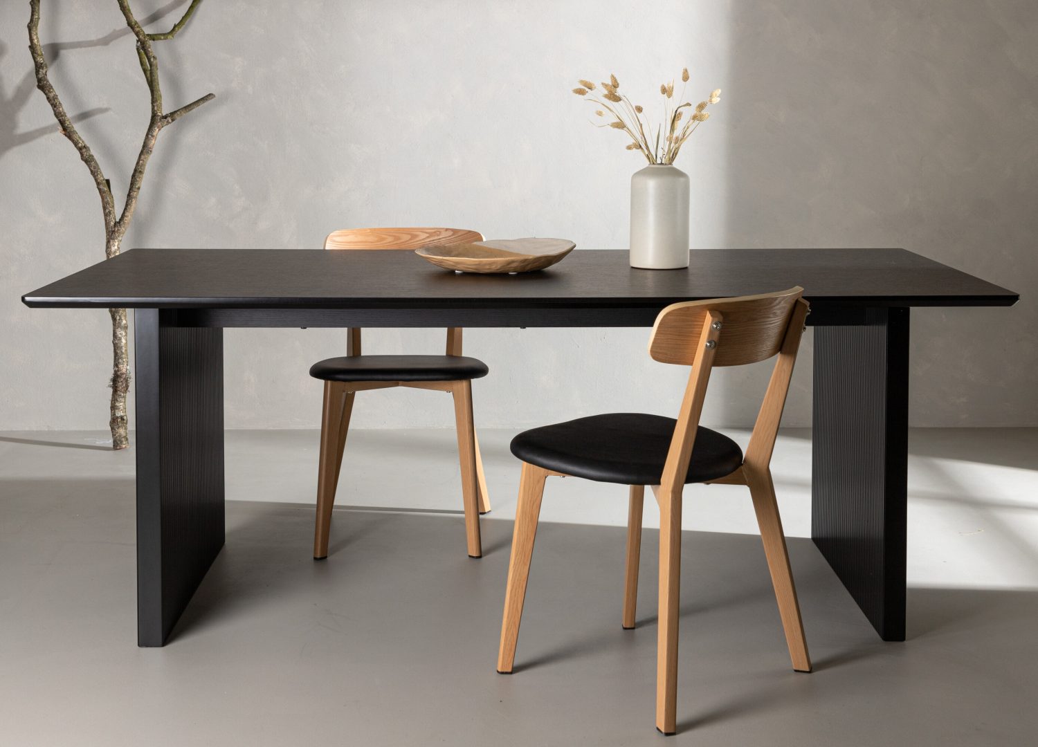 Table à manger rectangulaire Vail noir mise en scène dans une salle à manger
