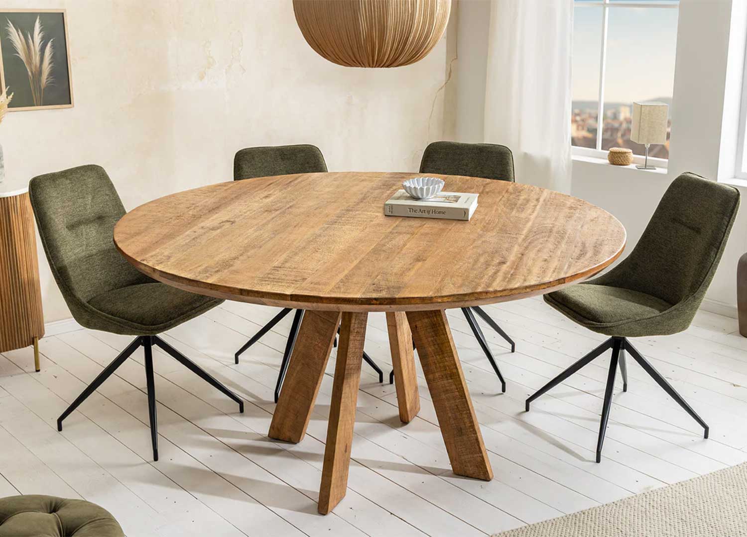 Table ronde Althéa 140 cm en bois massif - vue de face légèrement biaisée