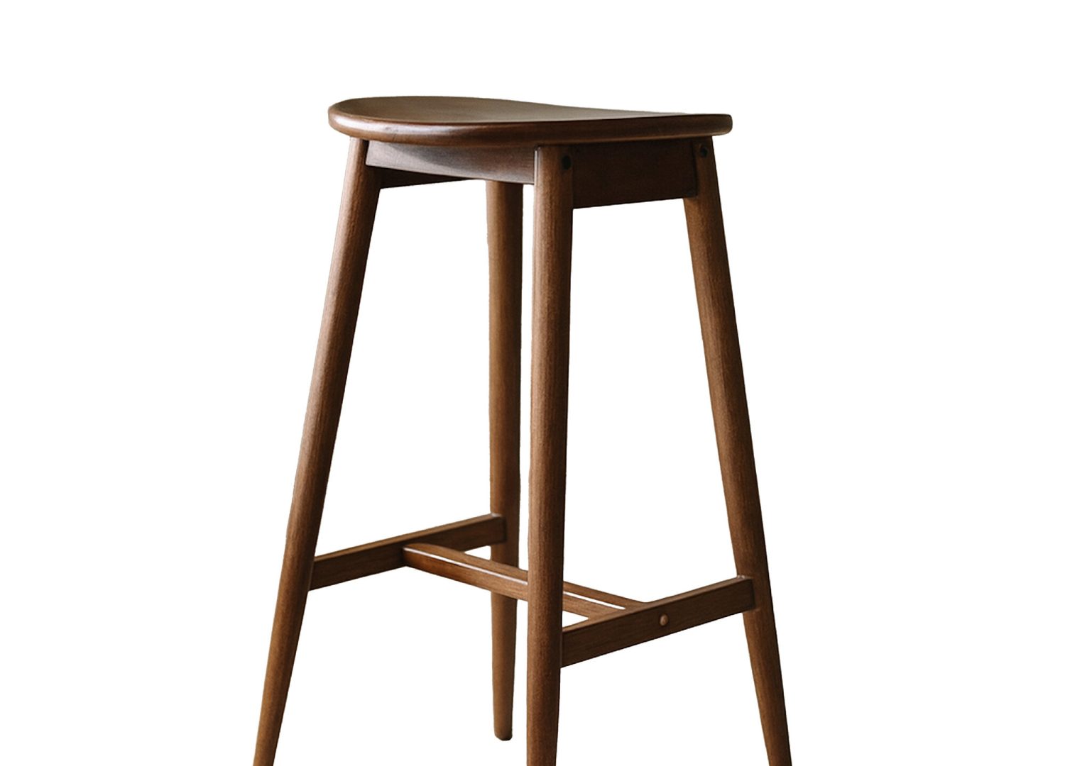 Tabouret de bar Orust hévéa moka assise 77 cm vu sous un autre angle