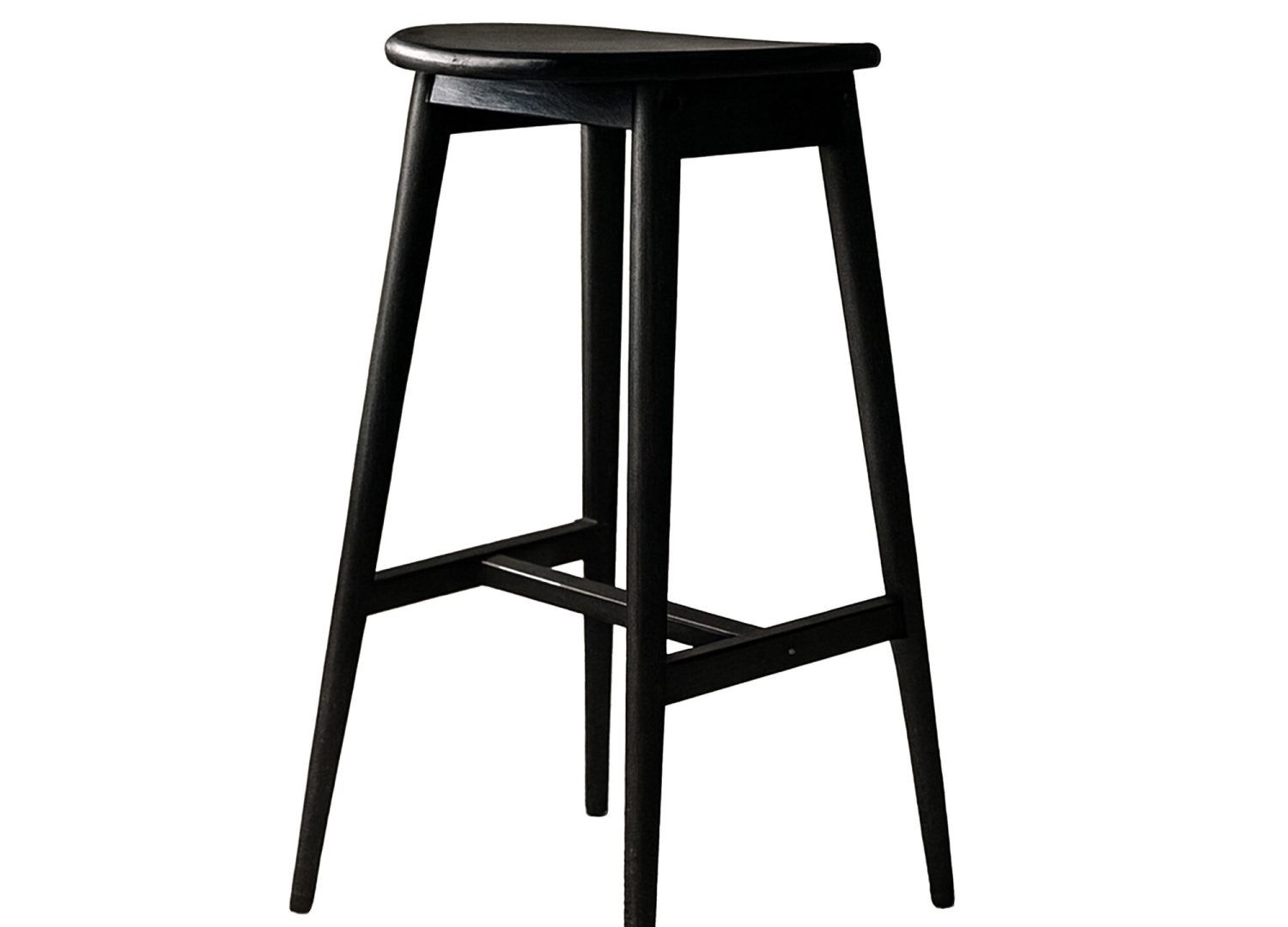 Tabouret de bar Orust hévéa noir assise 77 cm vu sous un autre angle