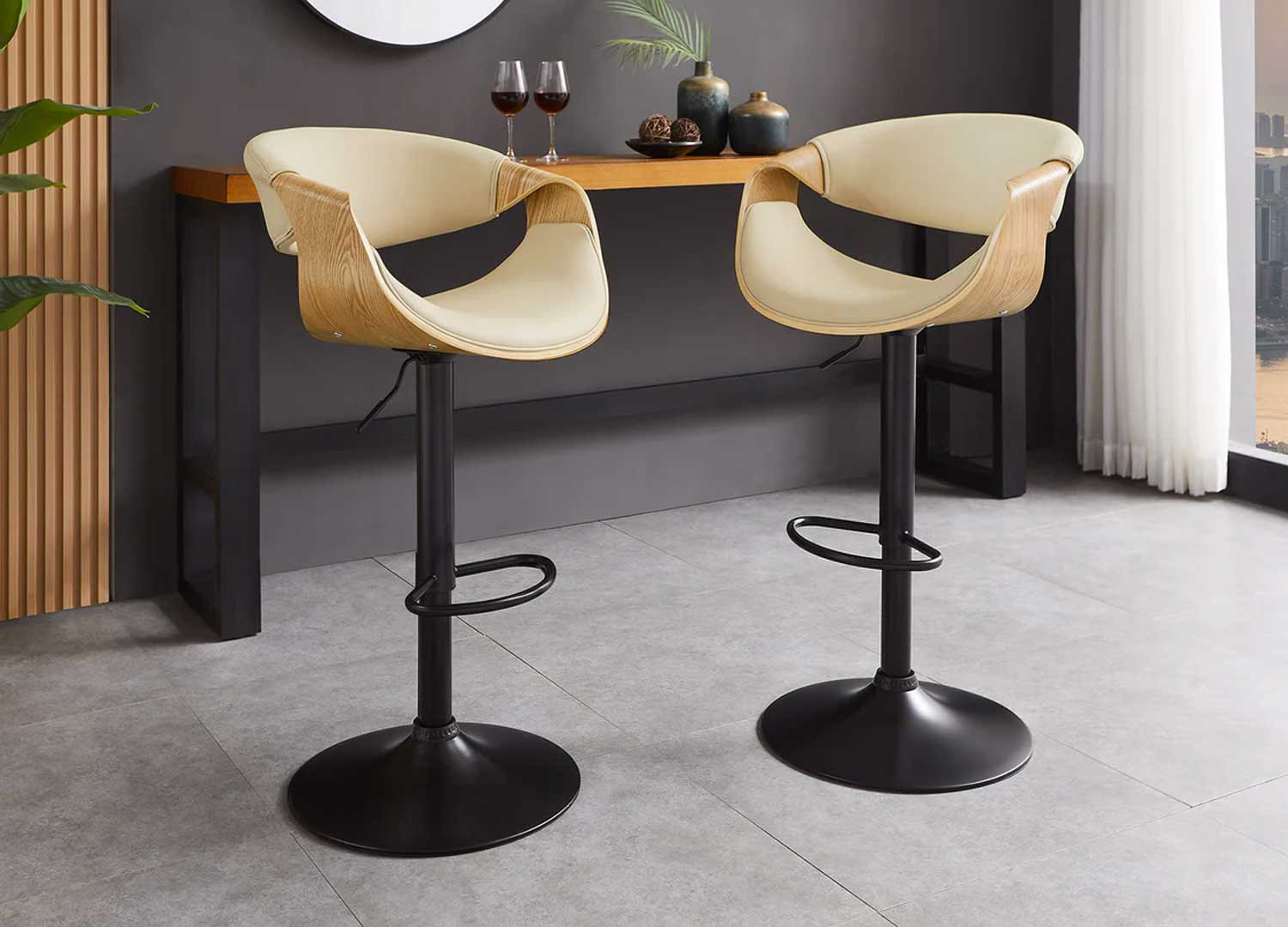 Tabouret de bar pivotant rétro moderne beige et chêne clair Oliver