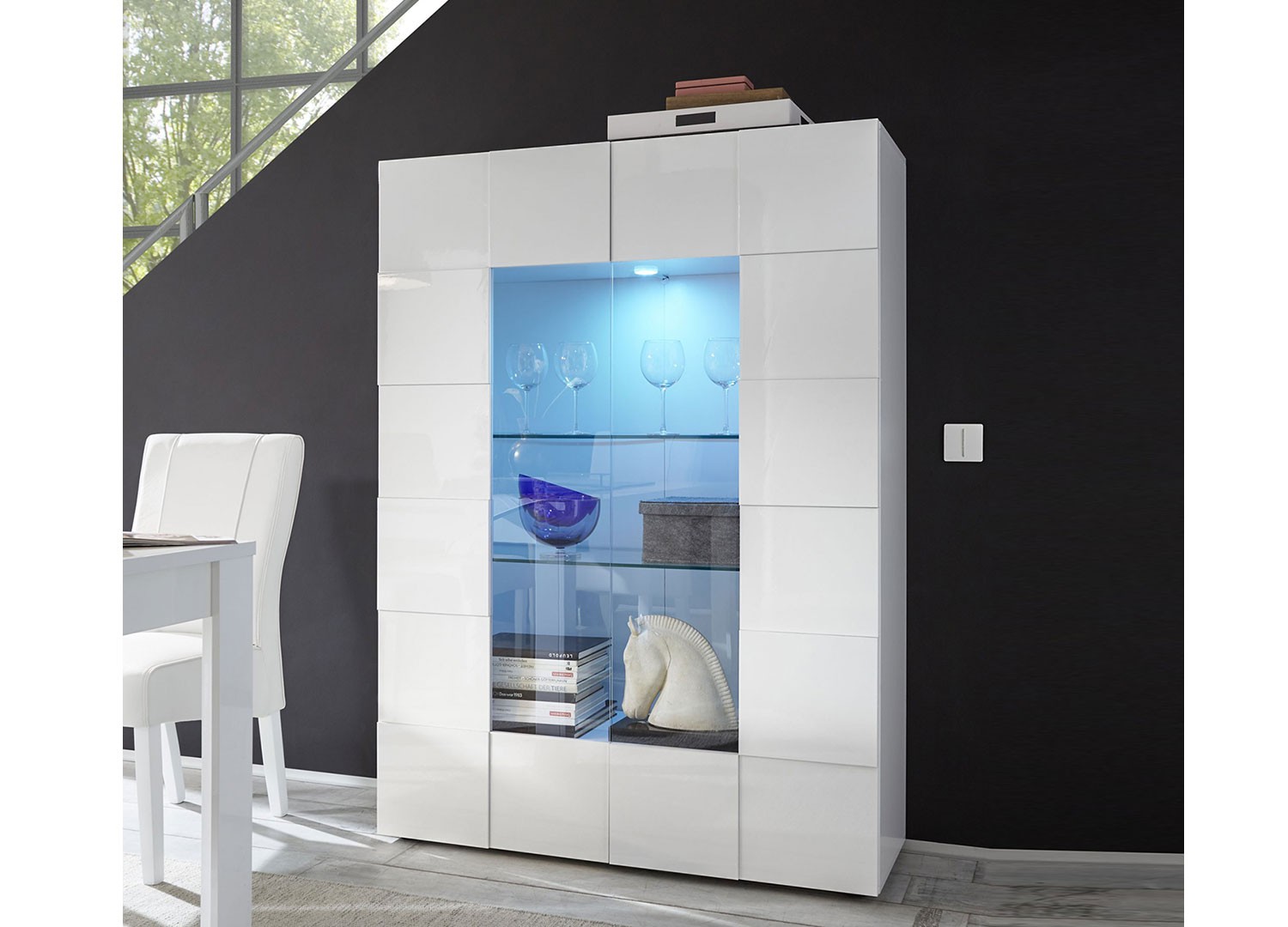 Vitrine design blanc laqué verre et bois 2 portes