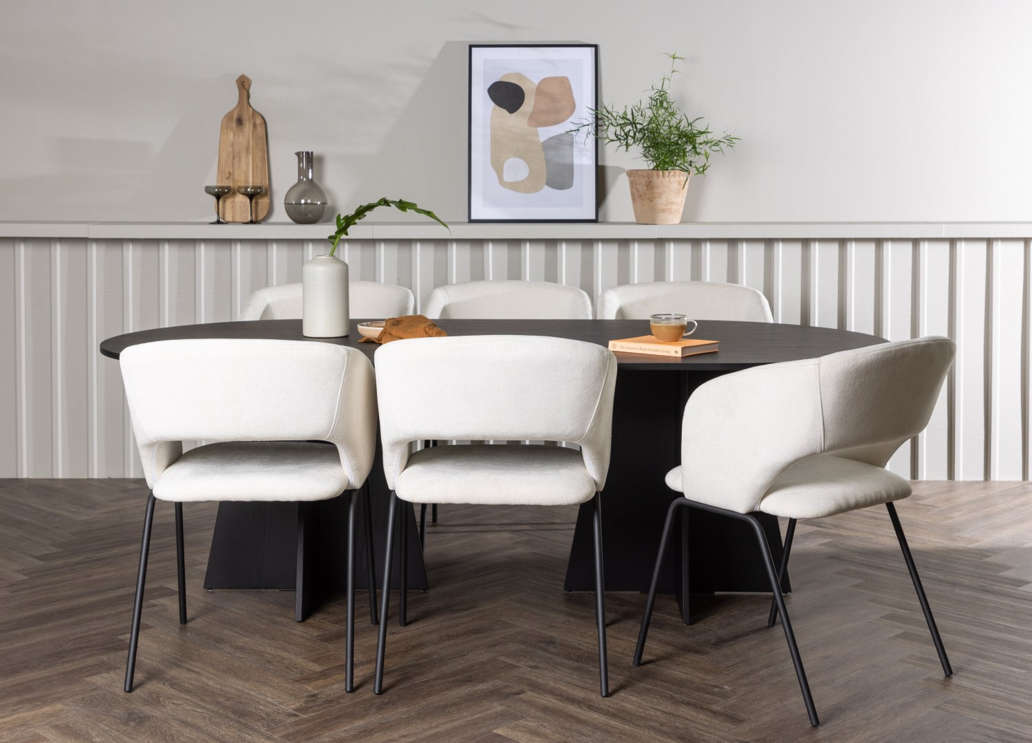 Ensemble table à manger ovale Bootcut avec 6 chaises Day dans une salle à manger