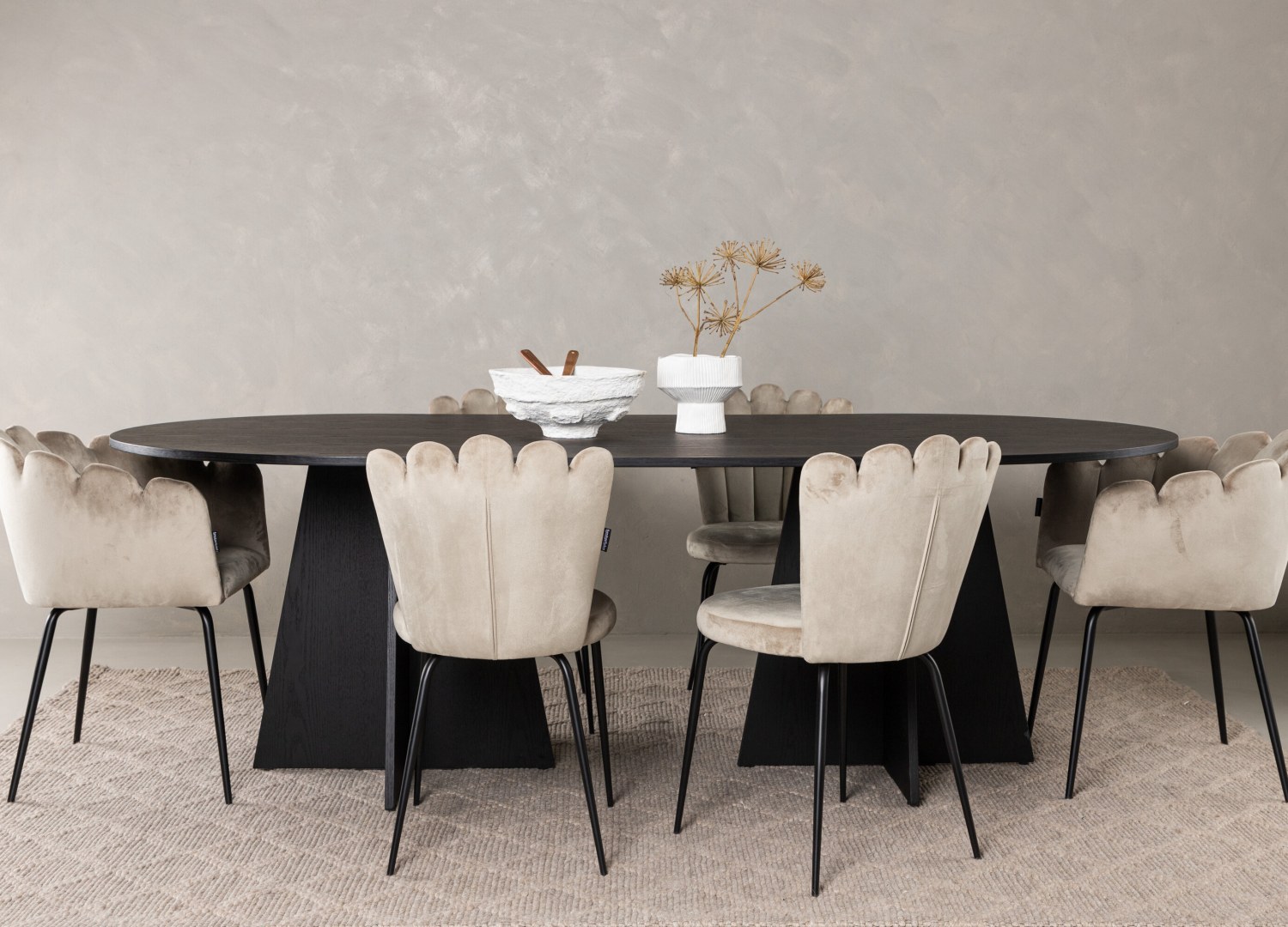 Ensemble table à manger ovale Bootcut avec 6 chaises Limhamn dans une salle à manger