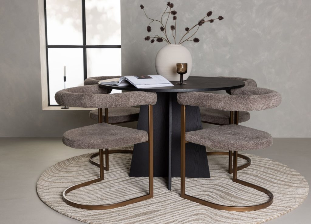 Ensemble table à manger ronde Bootcut avec 4 chaises Morning dans une salle à manger
