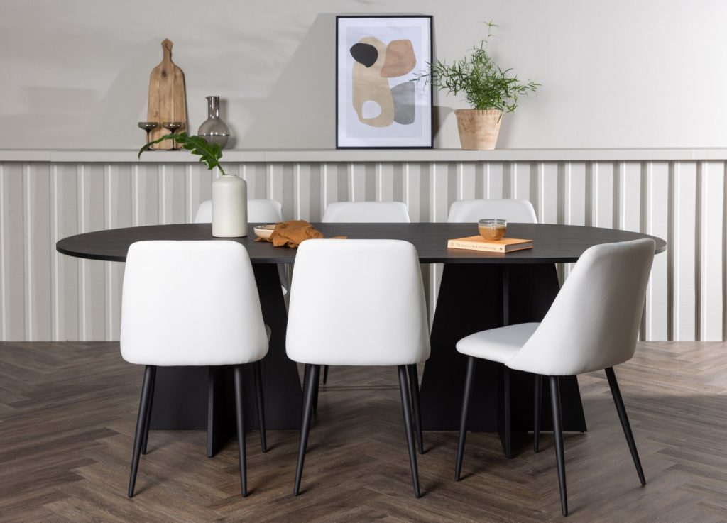 Ensemble table à manger ovale Bootcut avec 6 chaises Night dans une salle à manger