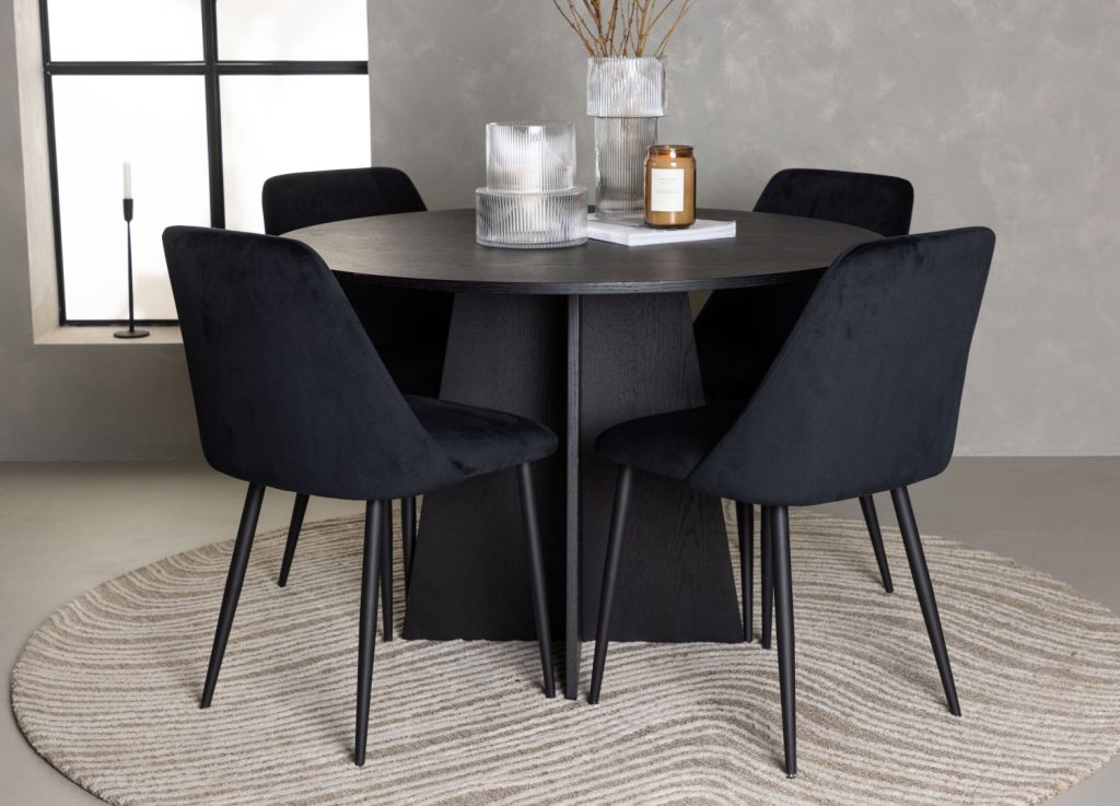 Ensemble table à manger ronde Bootcut avec 4 chaises Night dans une salle à manger