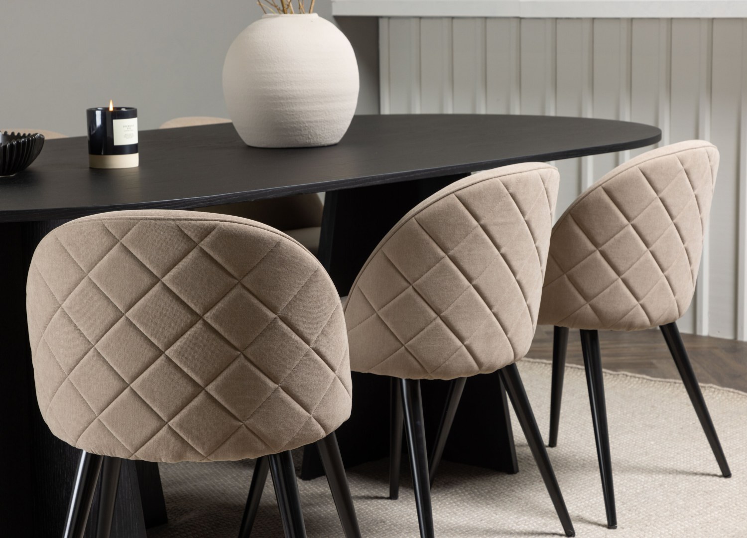Vue d’ambiance 4 de la table Bootcut avec 6 chaises Velvet