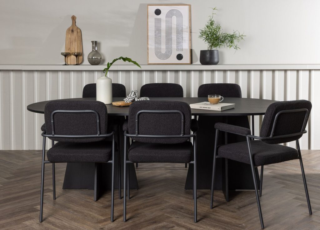 Ensemble table à manger ovale Bootcut avec 6 chaises Yesterday dans une salle à manger