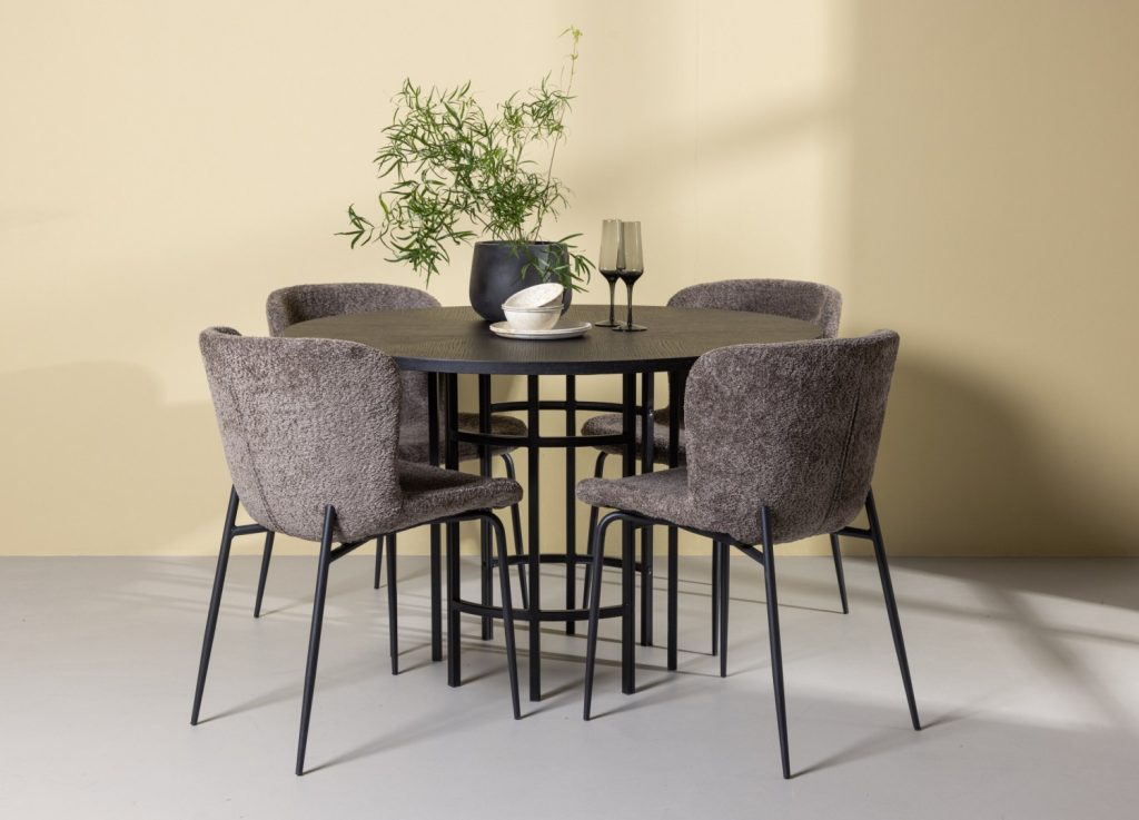 Ensemble table à manger ronde Copenhagen avec 4 chaises Modesto dans une salle à manger