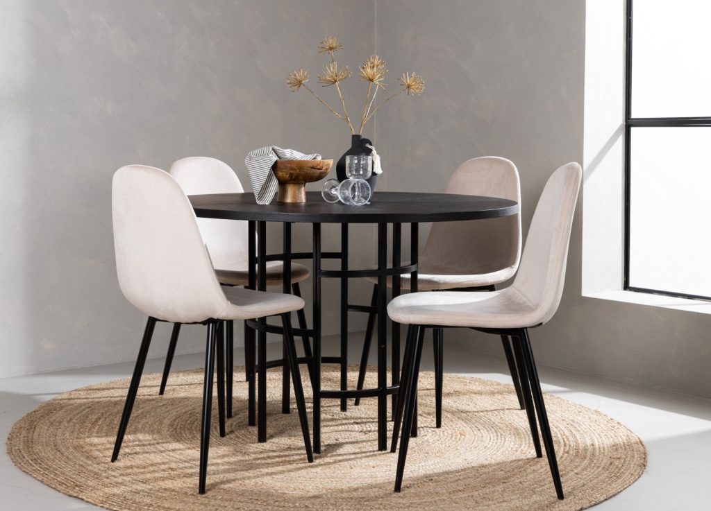 Ensemble table à manger ronde Copenhagen avec 4 chaises Polar dans une salle à manger