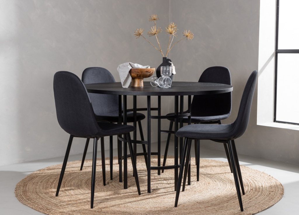 Ensemble table à manger ronde Copenhagen avec 4 chaises Polar dans une salle à manger