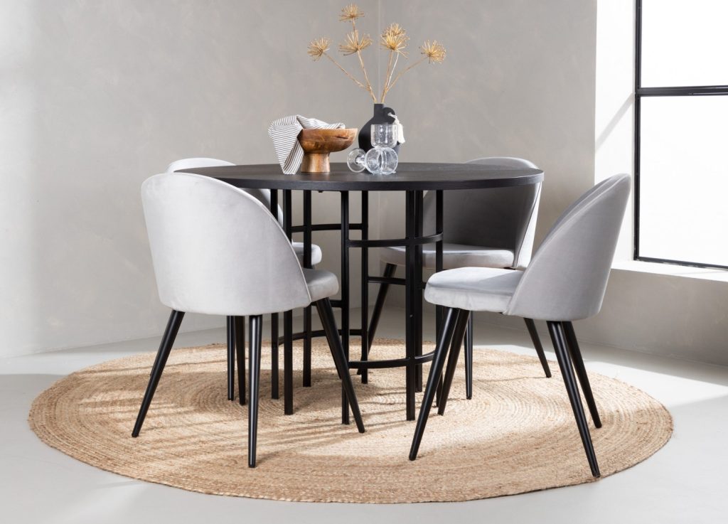 Ensemble table à manger ronde Copenhagen avec 4 chaises Velvet dans une salle à manger
